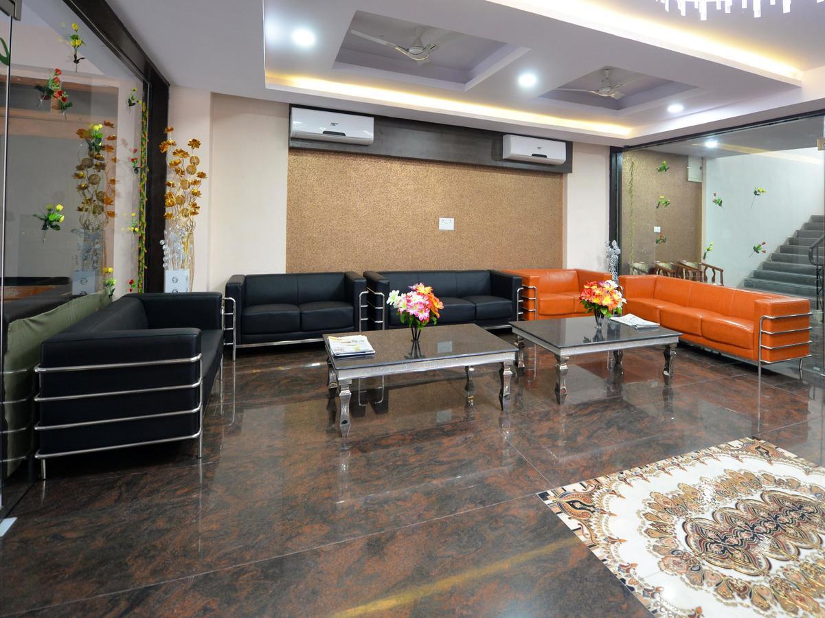 Super Collection O Lotus Grand Near Secunderabad Railway Station Hotel Buitenkant foto